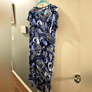 CHICO'S Travelers Dress, 1/M, Blue/White Shell print, Short sleeve, vented, Long